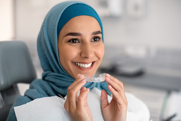What to Expect the First Week of Invisalign Treatment - Sabino Dental  Tucson Arizona